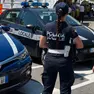 Agenti della polizia locale durante un controllo