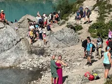 Telecamere e sentinelle del Cai contro i turisti vandali sulle Dolomiti