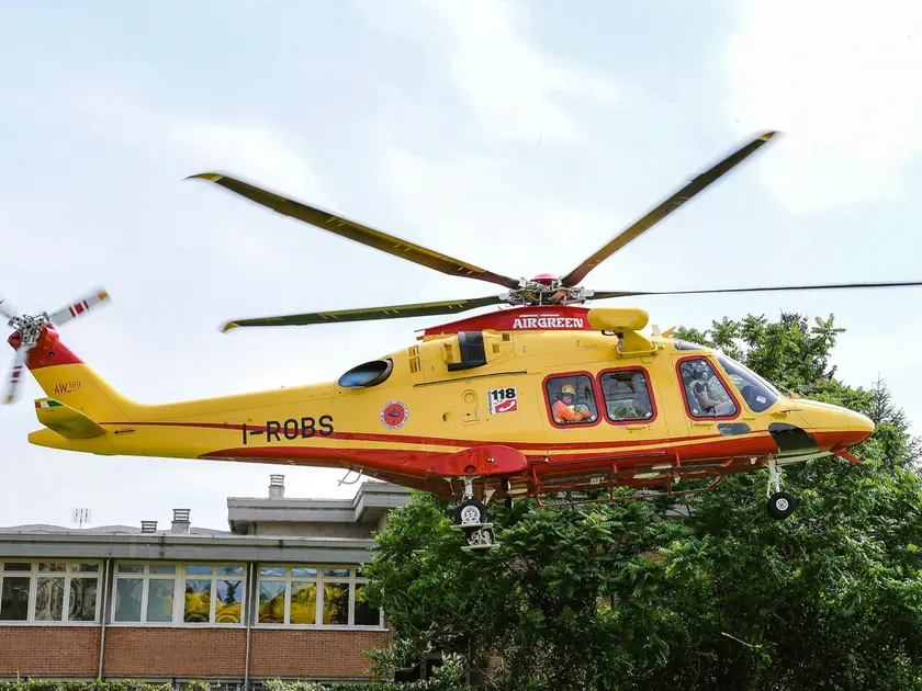 Il giovane è stato elitrasportato in ospedale a Padova