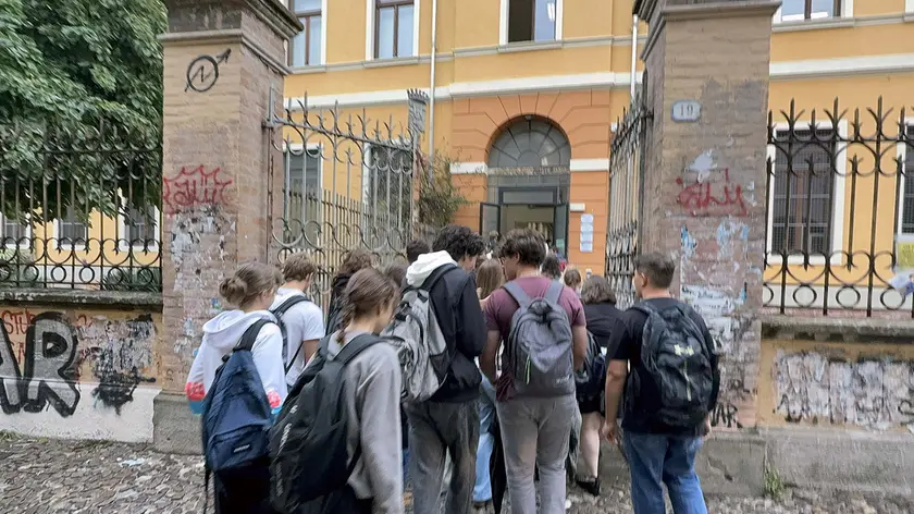L’ingresso degli studenti al liceo classico Tito Livio