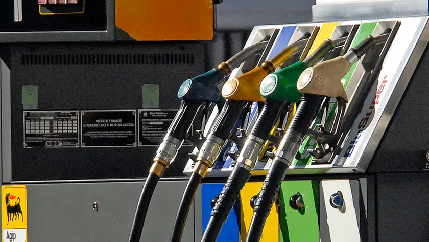 Guerra in Iran, caro energia e carburanti: Veneto sotto pressione tra bollette, imprese e agricoltura