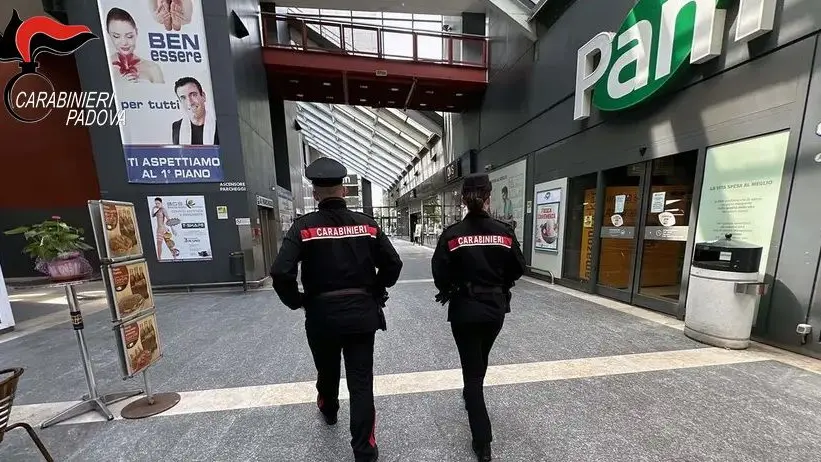 Spacciatore arrestato durante un controllo in Galleria San Carlo a Padova