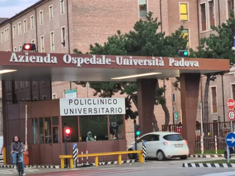 L’ingresso del policlinico universitario in via Giustiniani