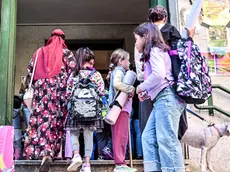 Bambine accompagnate a scuola: Palazzo Moroni promuove una campagna contro le mutilazioni