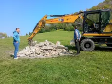 L’assessore e il sindaco di Teolo ad assistere alle operazioni di abbattimento delle strutture