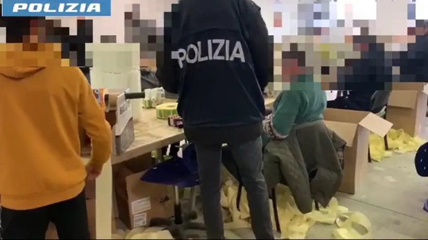 I controlli alla cooperativa Solidalia della polizia per la verifica del trattamento dei lavoratori