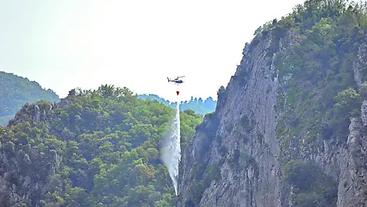 Lo spegnimento di un incendio a Rocca Pendice