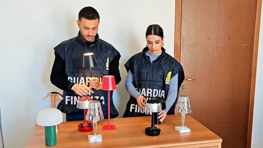 Parte del materiale contraffatto