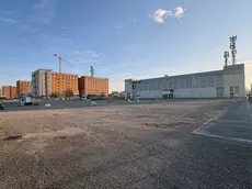 L’area dietro il padiglione 8 usata come parcheggio dove potrebbero sorgere i laboratori dell’università