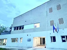 L’ingresso della scuola secondaria di primo grado Lozer, a Torre di Pordenone