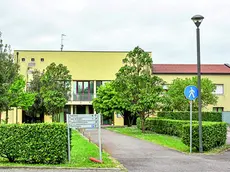 La Rsa Valgrande di Sant’Urbano e, a sinistra, il sindacalista della Cisl Franco Maisto