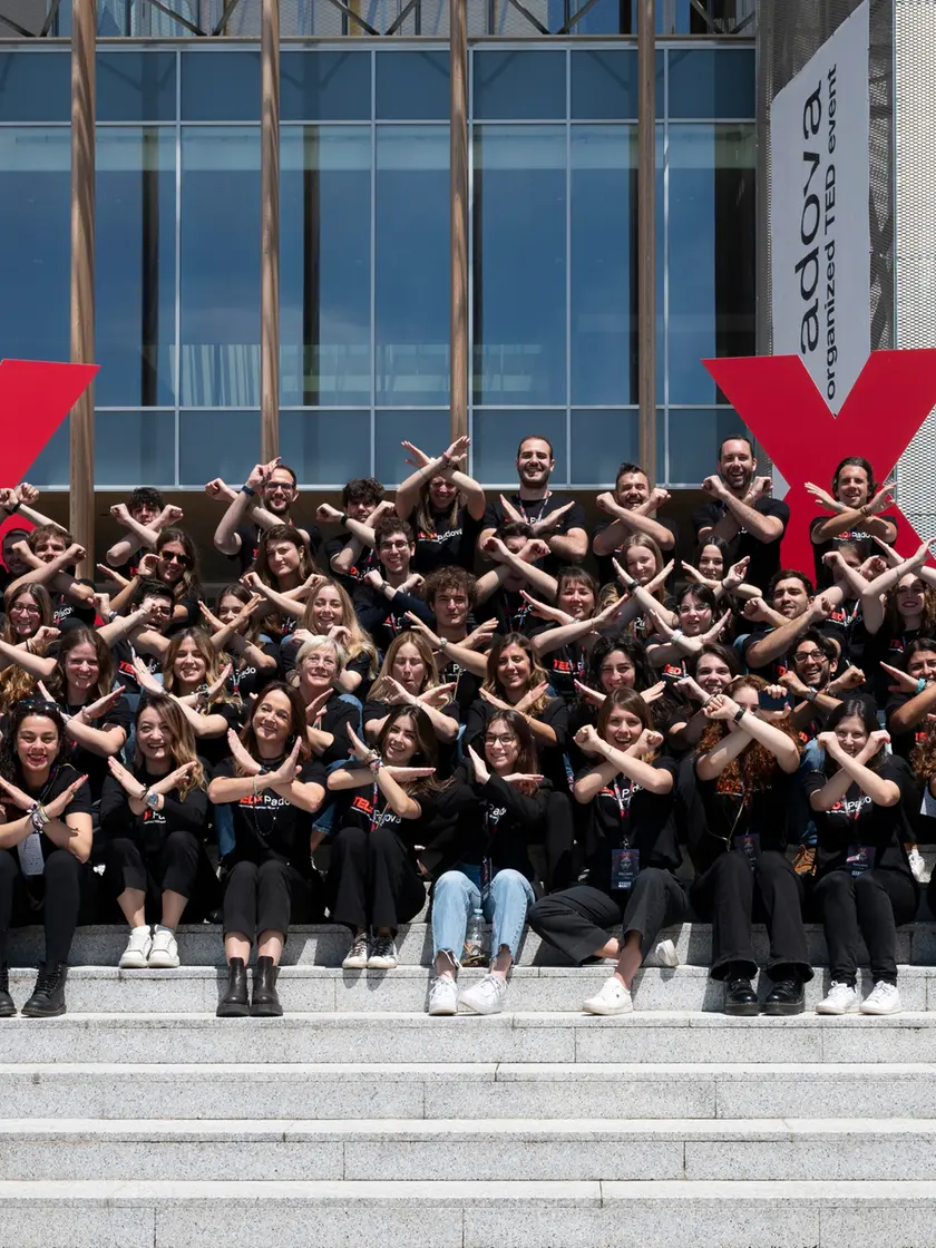La squadra di TEDxPadova davanti al Centro Congressi in occasione dell'edizione 2025