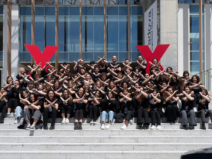 La squadra di TEDxPadova davanti al Centro Congressi in occasione dell'edizione 2025