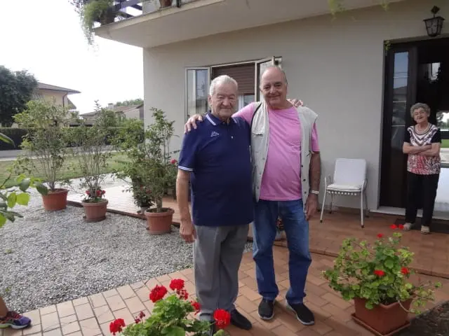 Carlo con i discendenti del pilota