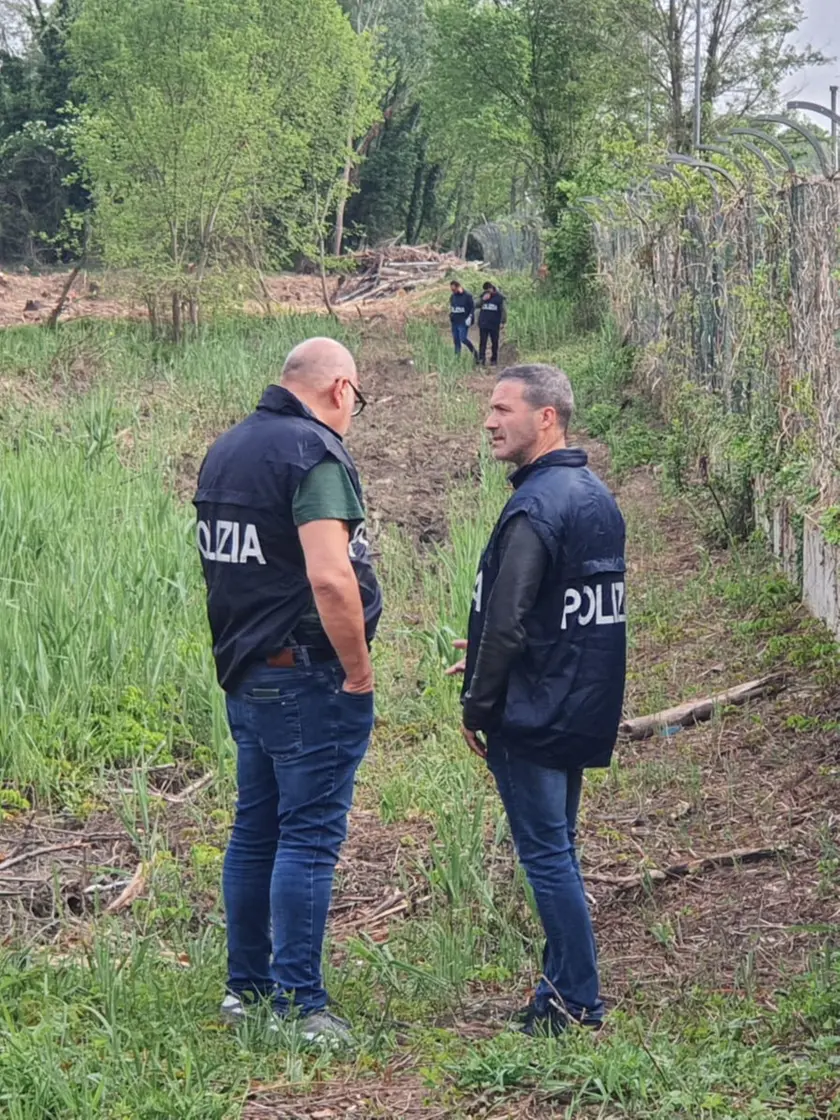 Le forze dell'ordine sul luogo del ritrovamento