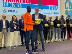 La presentazione dei professionisti in gara