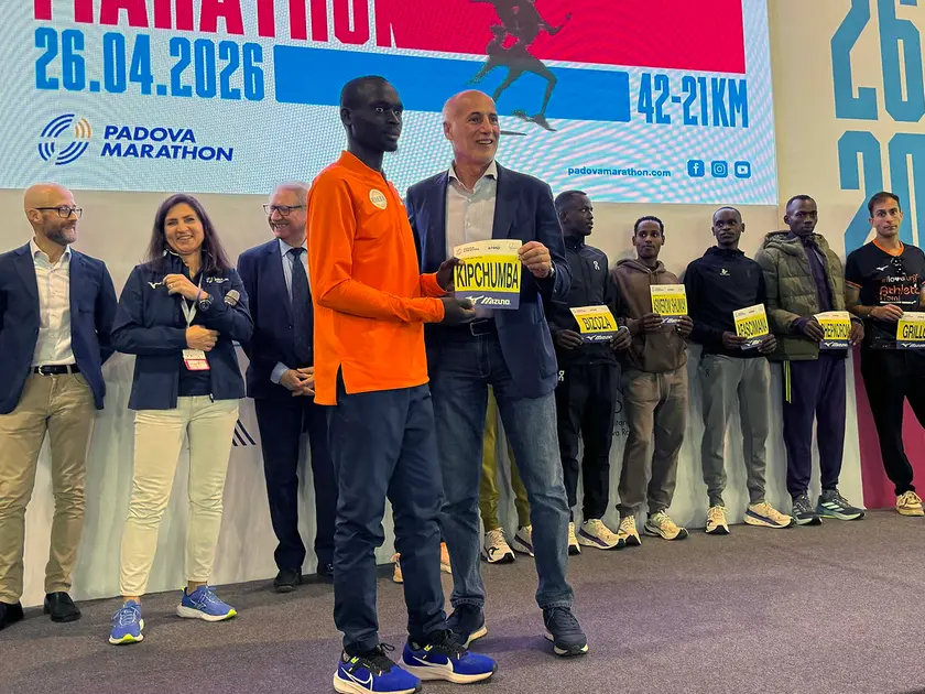 La presentazione dei professionisti in gara