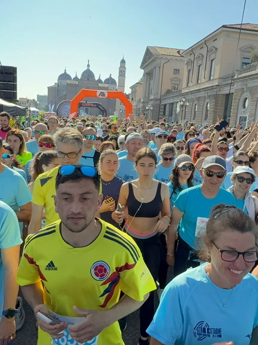 La partenza delle stracittadine da Prato della Valle (foto Agenzia Bianchi)