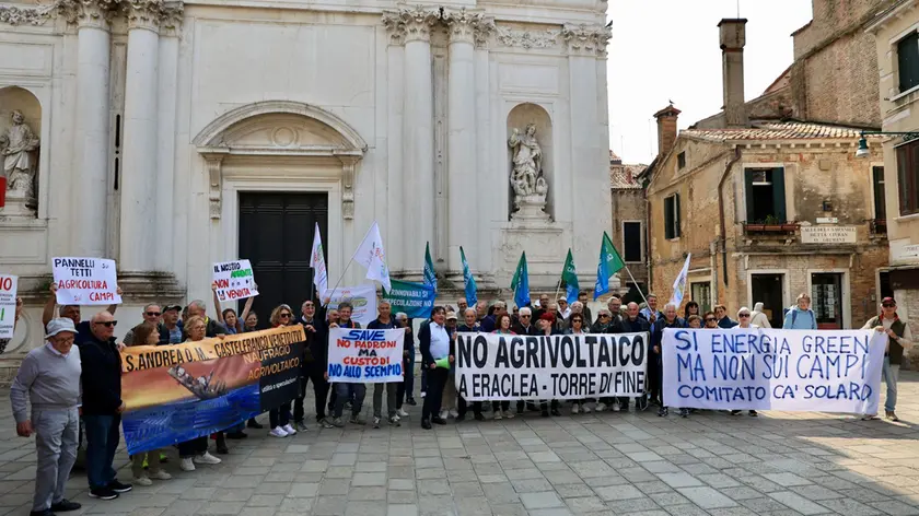 La protesta dei comitati a Venezia