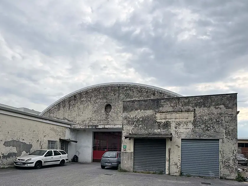 Il capannone dismesso dell'Arcella che sarà demolito per far posto al nuovo studentato