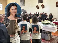 L'ultimo saluto alla 17enne morta di tumore