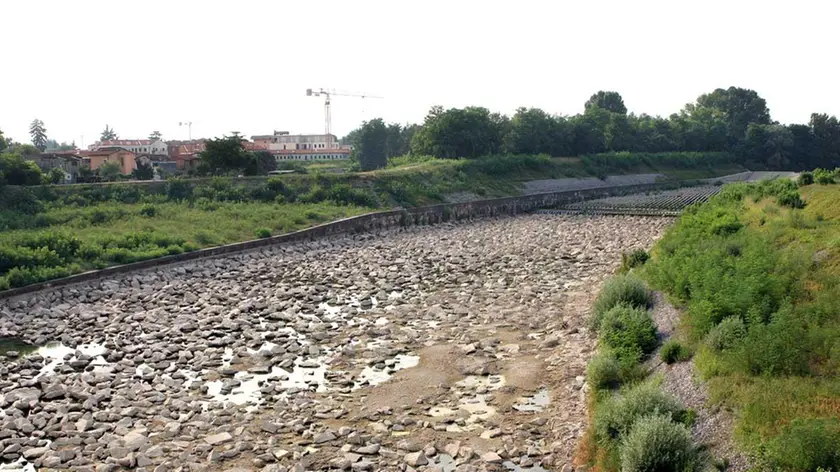 Il fiume Brenta in secca nel territorio comunale di Limena