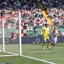 Il gol annullato per fuorigioco a Bortolussi del Padova