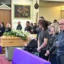 Ieri mattina nella parrocchia di Tencarola, a Selvazzano, è stato celebrato il funerale di Marco Cossi, il 48enne ucciso con quasi venti coltellate la notte tra il 19 e il 20 aprile in via Isonzo.