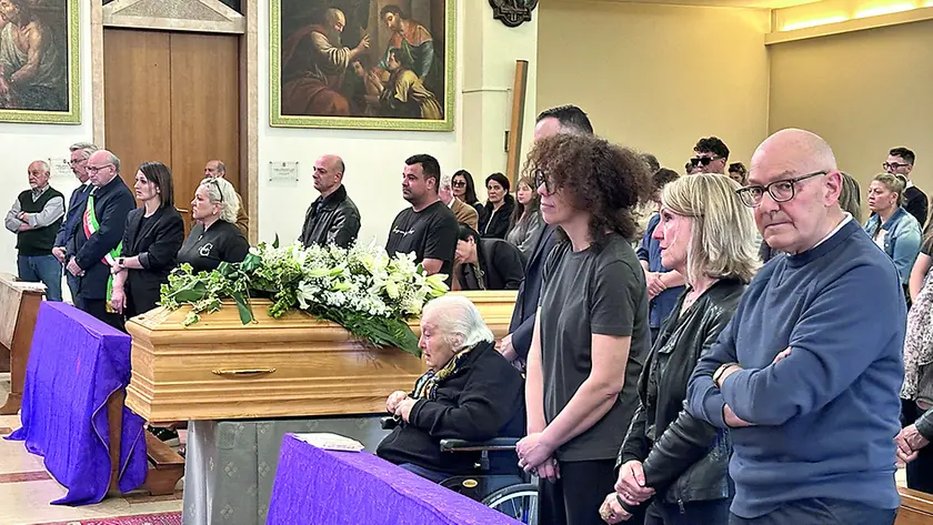 Delitto di Padova, il fratello di Cossi al funerale: «Ho perso una parte di me»