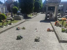 Il cimitero vandalizzato