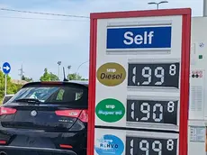 La benzina a un passo dai due euro a litro