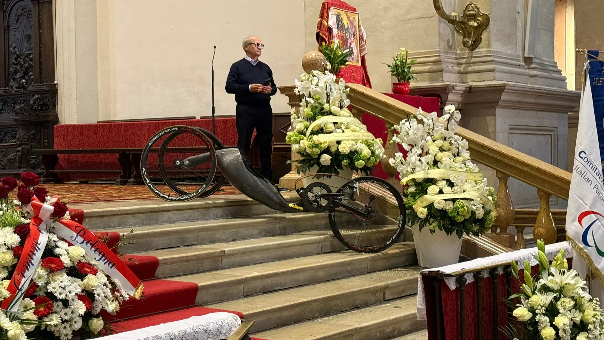 All'interno di Santa Giustina anche l'hand bike di Alex Zanardi