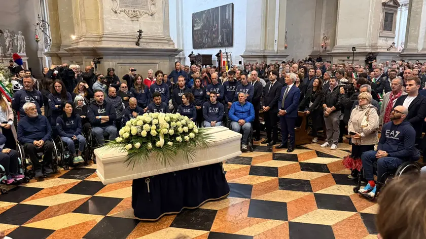 Santa Giustina gremita per i funerali del campione