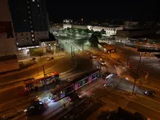 Il tram Sir3 in zona stazione all'inizio delle prove tecniche