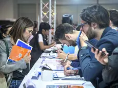 Alcuni studenti universitari. Regione, atenei e fondazioni in campo per le borse d'impiego
