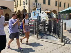 La scala d’accesso ai bagni pubblici di piazza delle Erbe