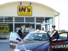 Assalto al supermercato con una scatoletta di tonno