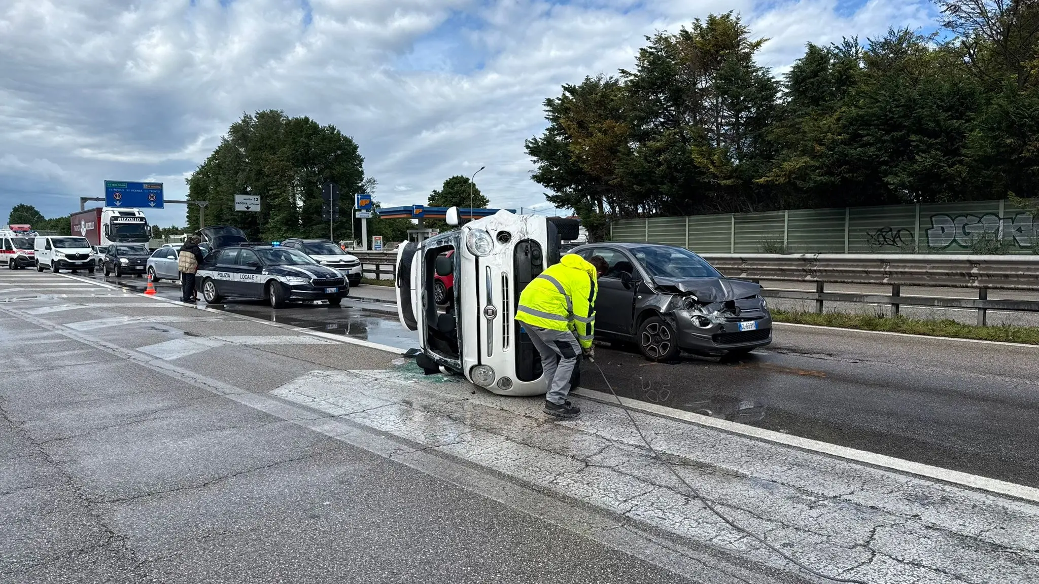 Sul posto sono intervenute polizia e ambulanza
