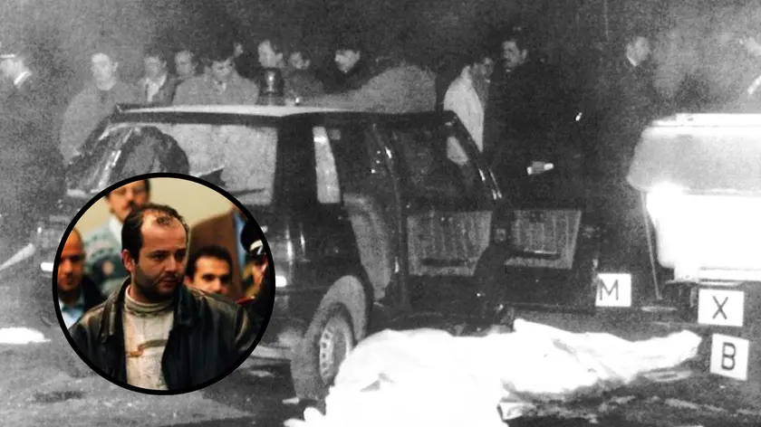 Nel tondo Alberto Savi, nella foto grande un'immagine d'archivio (1991) del luogo dell'attentato al Pilastro a Bologna dove persero la vita tre carabinieri