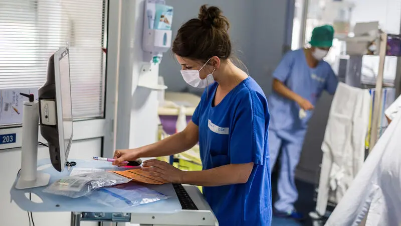 Medici e operatori sanitari in ospedale
