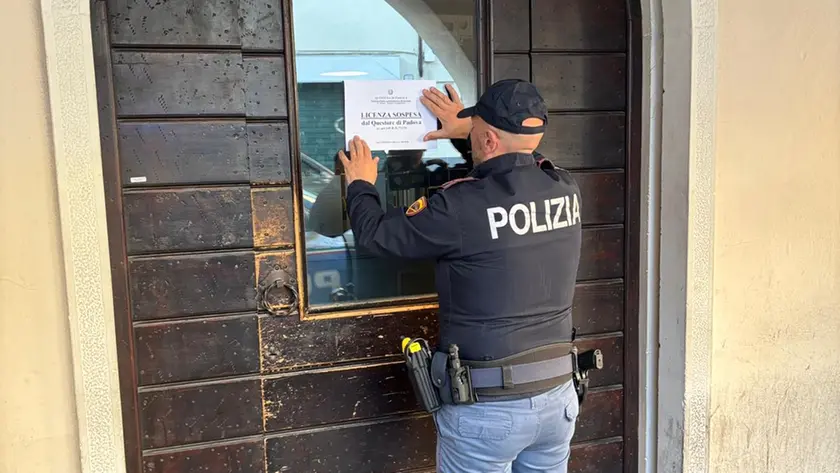 La chiusura del bar Il Coccodrillo da parte della polizia