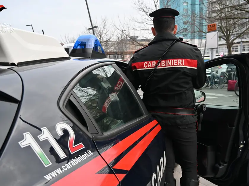 L'operazione dei carabinieri all'istituto Bernardi di Padova