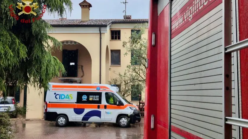 L'abitazione di Galzignano Terme teatro della tragedia (foto vigili del fuoco)