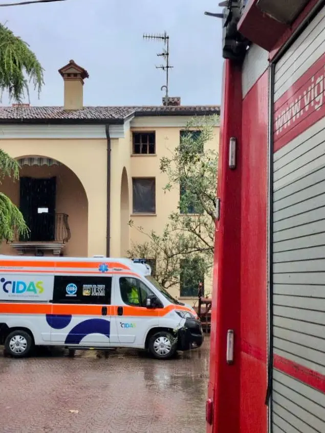 L'abitazione di Galzignano Terme teatro della tragedia (foto vigili del fuoco)