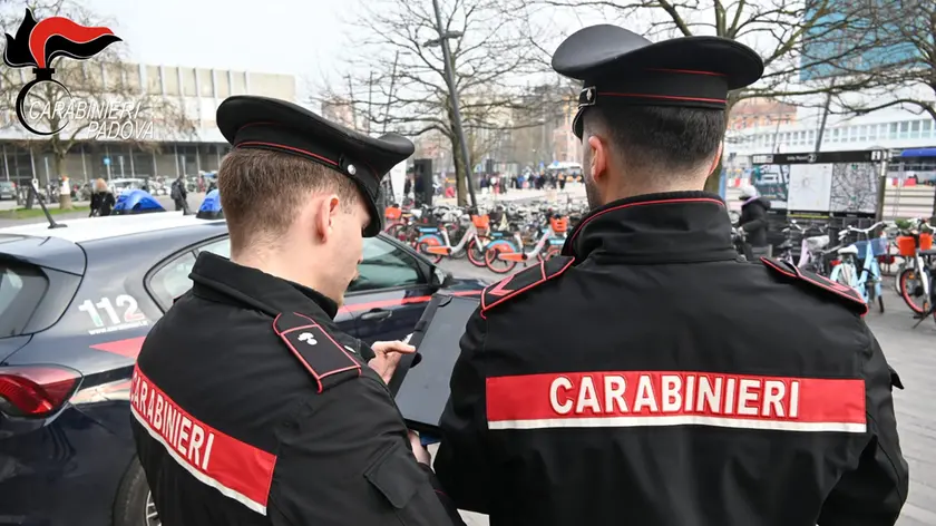 Un intervento dei carabinieri all'Arcella in zona stazione