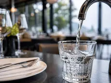 Acqua di rubinetto servita al ristorante