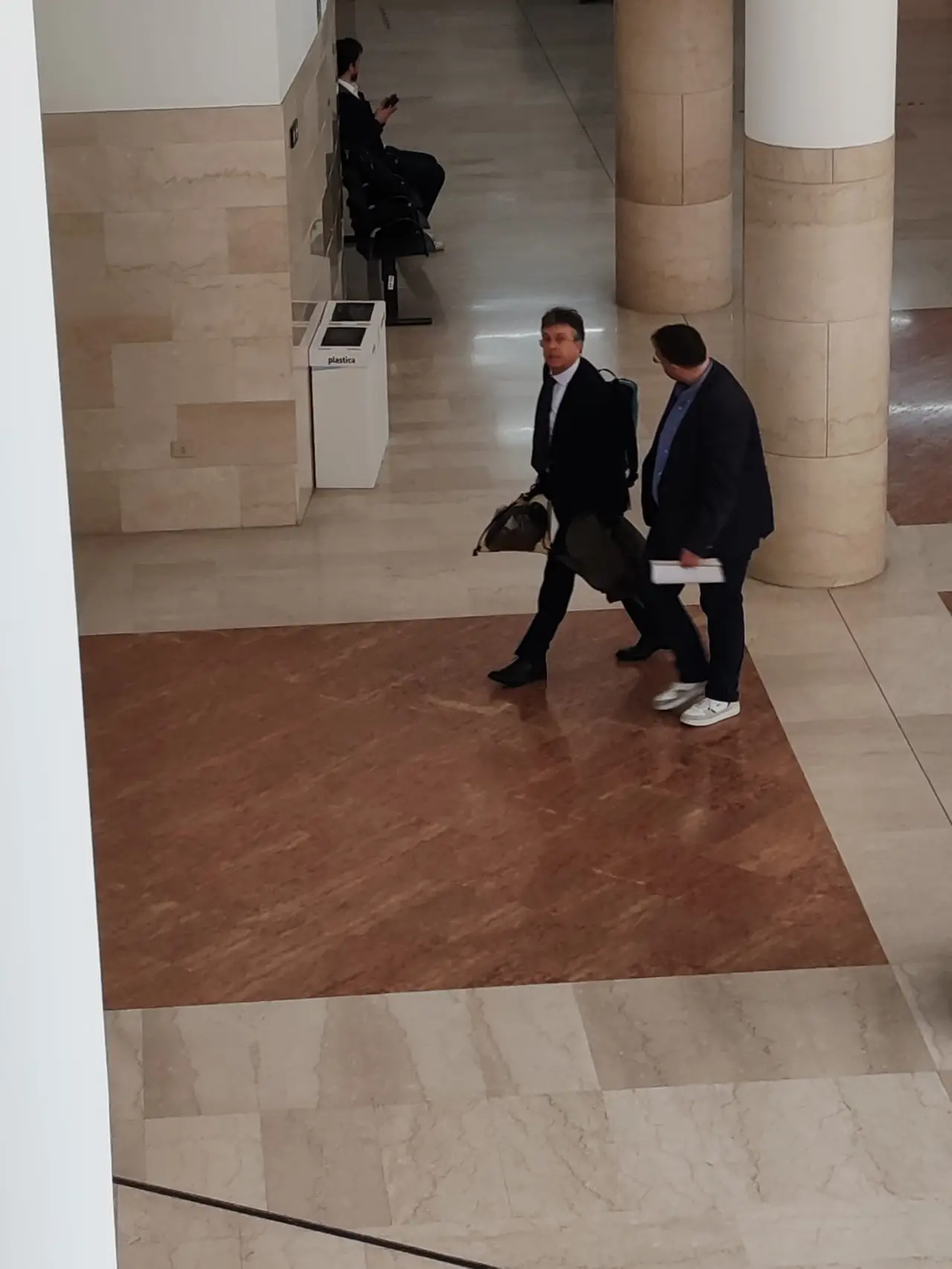 L’avvocato Ernesto De Toni con Francesco Saviane in tribunale a Padova