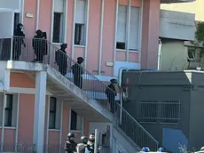 Le ricerche dell'aggressore all'ex hotel Oasi