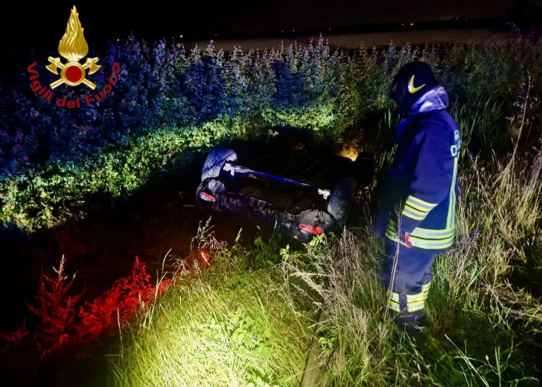 L'auto finita nel fosso a San Bortolo