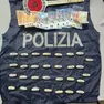 L'uomo aveva nascosto nelle fioriere 350 grammi di cocaina contenuti in trenta ovuli